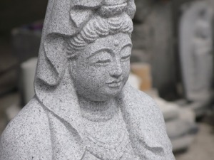 観音菩薩_岡崎市の石材店 石彫の戸松かんのんさまのページ
